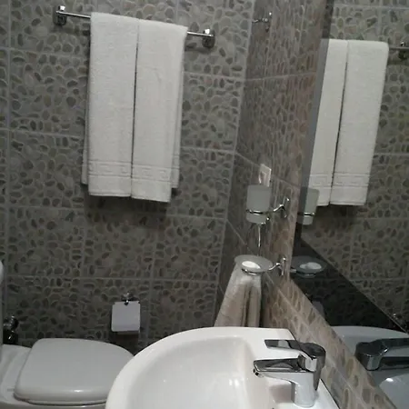 Bujtina E Bardhe ホテル