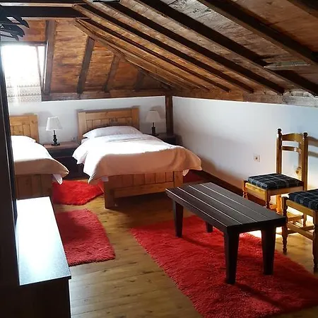 ホテル Bujtina E Bardhe 3*