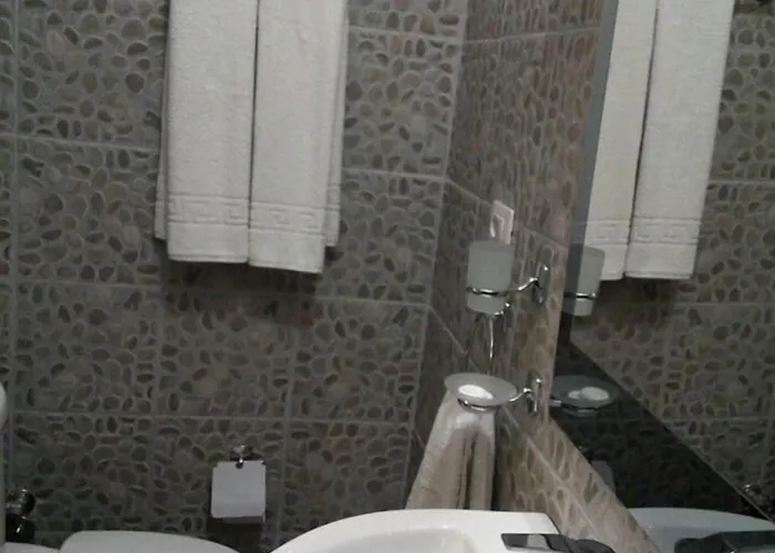 Bujtina E Bardhe Отель