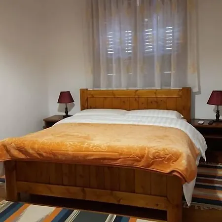 Bujtina E Bardhe Szálloda 3*