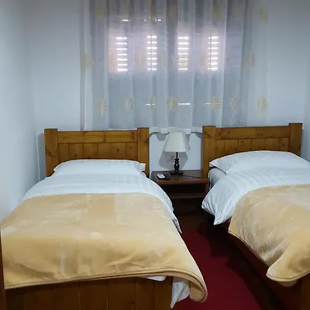 Hotel Bujtina E Bardhe 3*