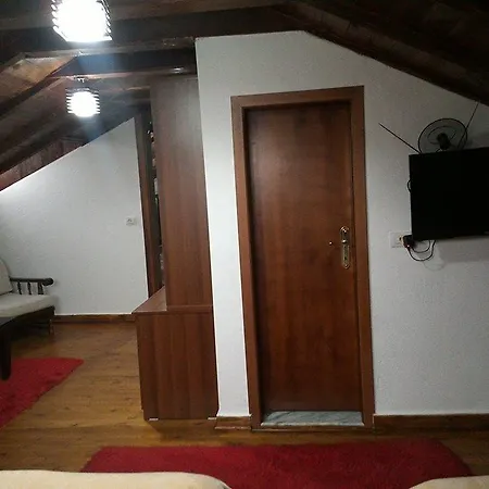 Hotel Bujtina E Bardhe 3*