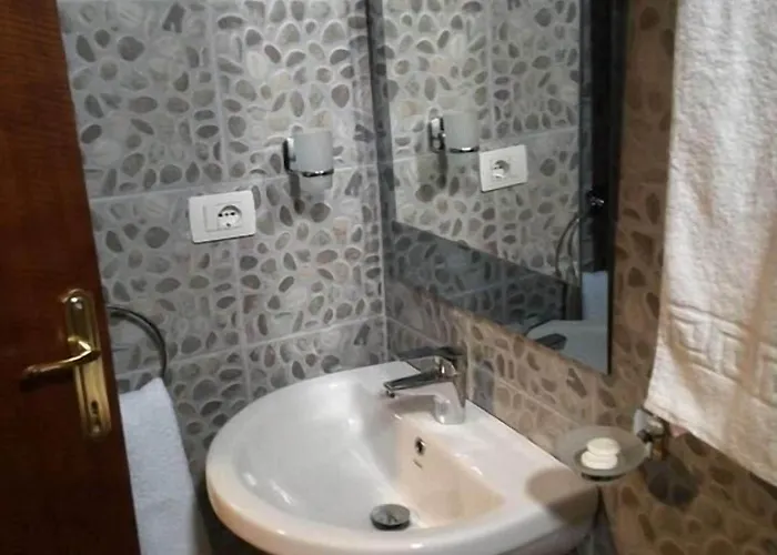 Hotel Bujtina E Bardhe 3*