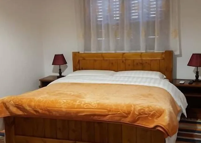 Bujtina E Bardhe Hotel 3*